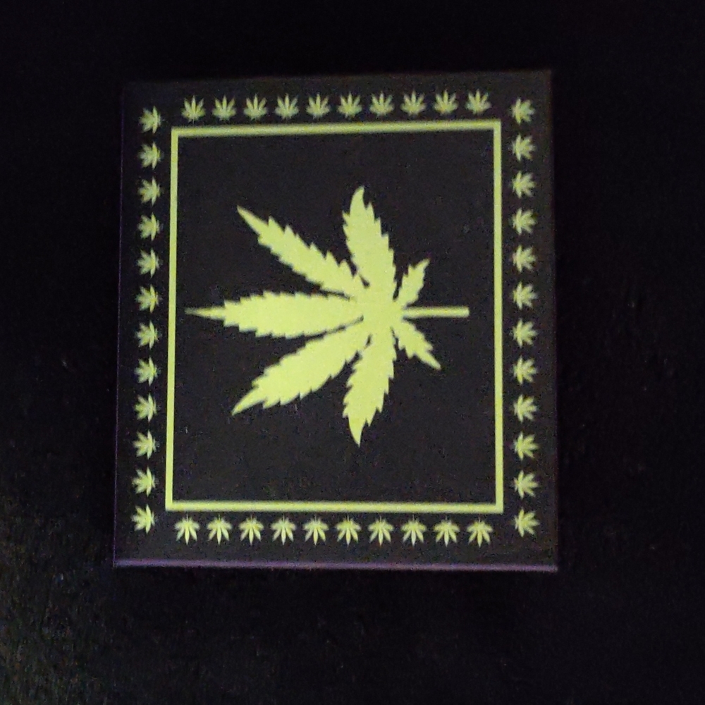 Hemp leaf wallet
